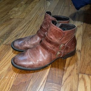 Born Women’s 11 Leather Ankle Boots (Zip Up)